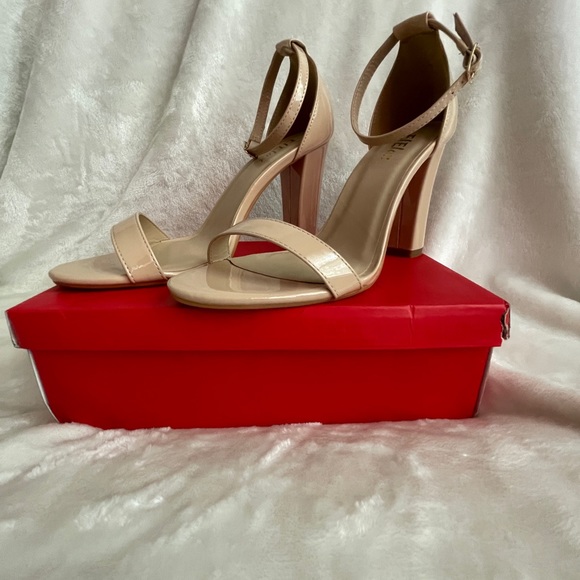 New Tan Chunk Heel Sandal Women’s Size 10 - Picture 1 of 11